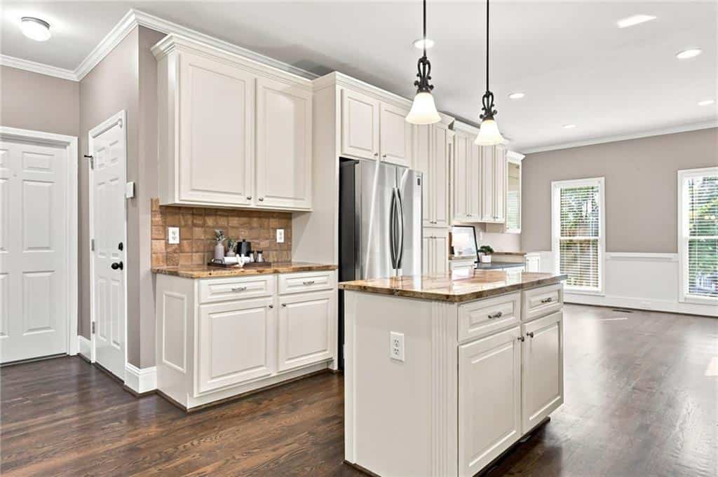Listing photo 6