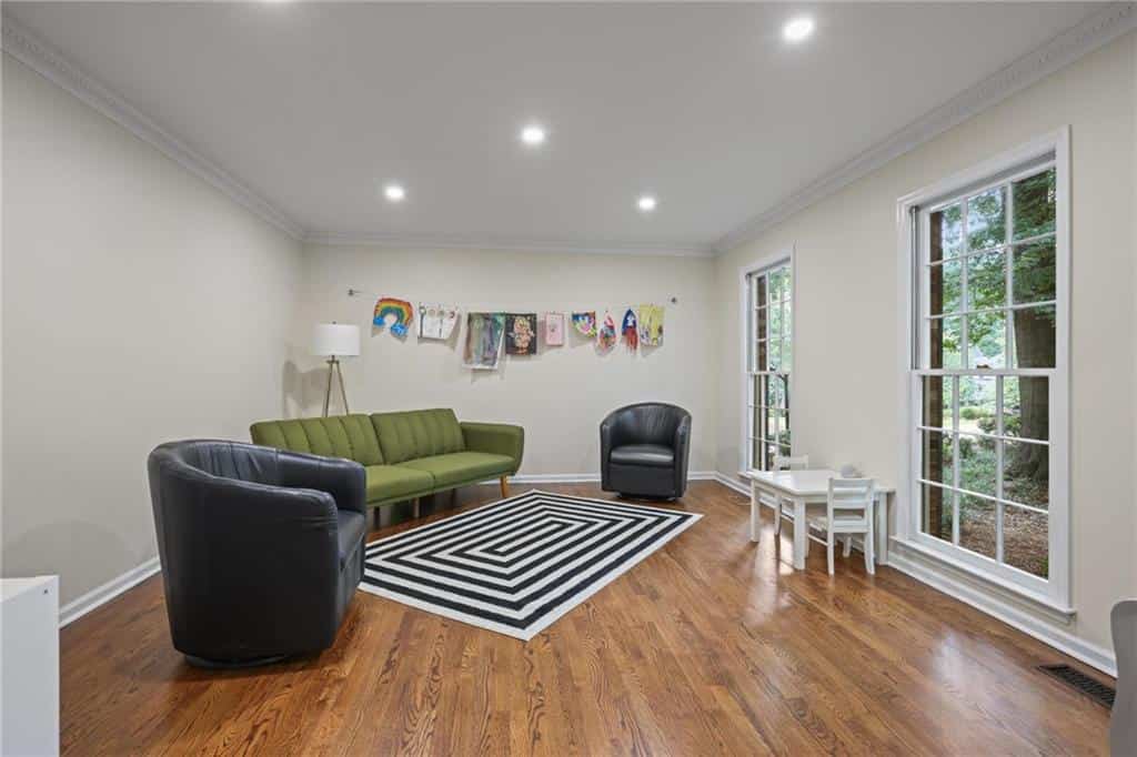 Listing photo 6