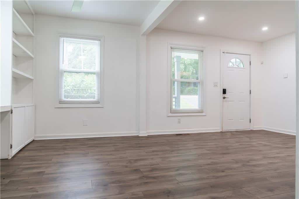 Listing photo 6