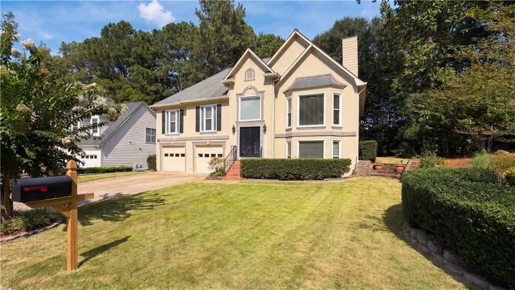 142 Clubhouse Drive NW, Kennesaw, GA 30144