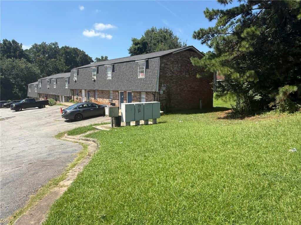 Listing photo 3