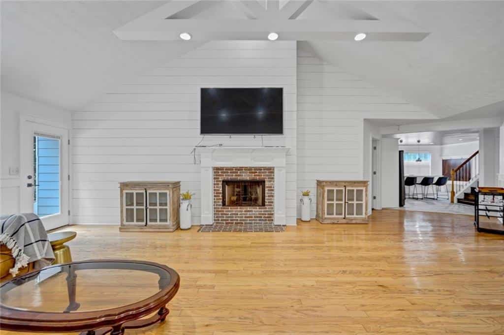 Listing photo 6
