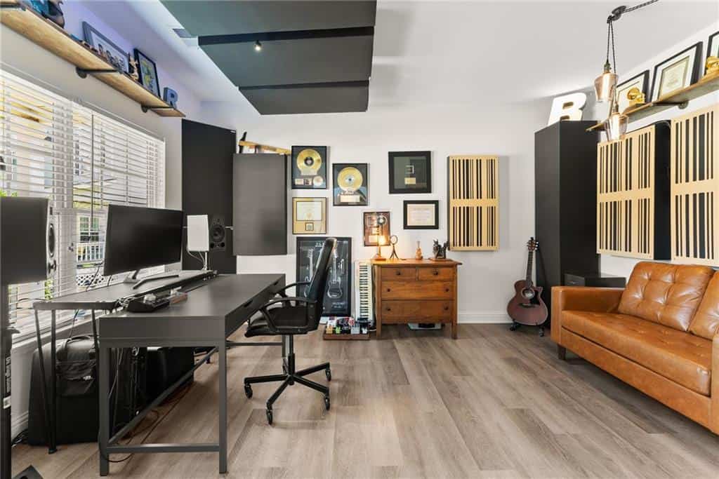 Listing photo 6