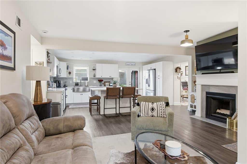 Listing photo 6