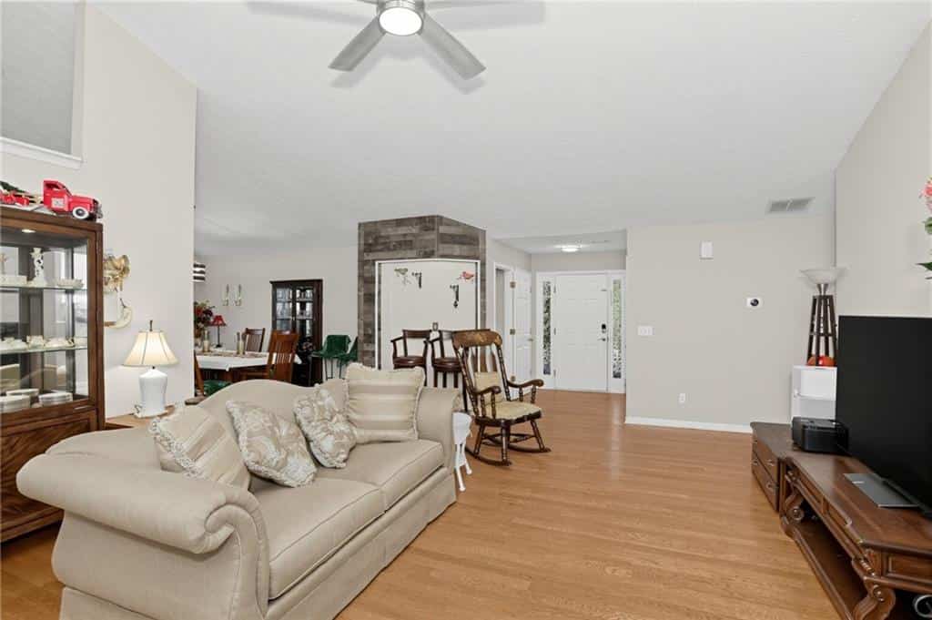 Listing photo 6