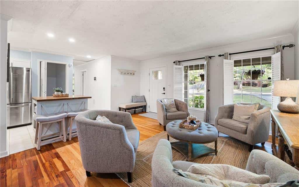 Listing photo 6