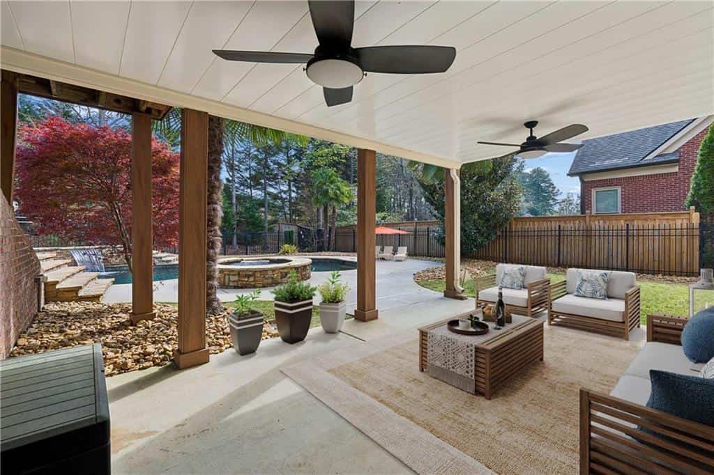 Listing photo 4