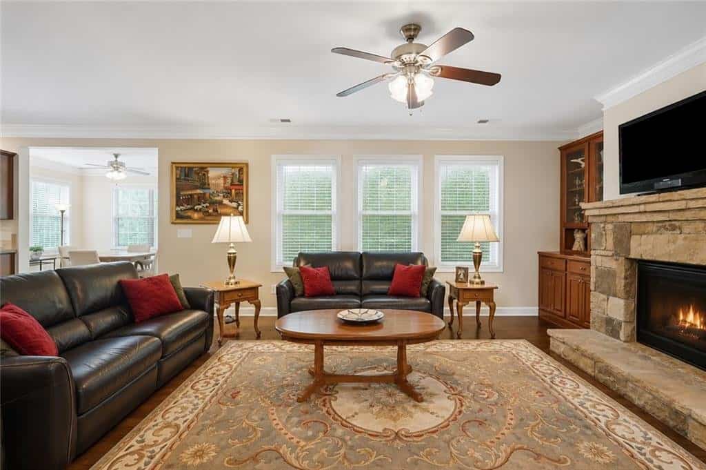 Listing photo 6