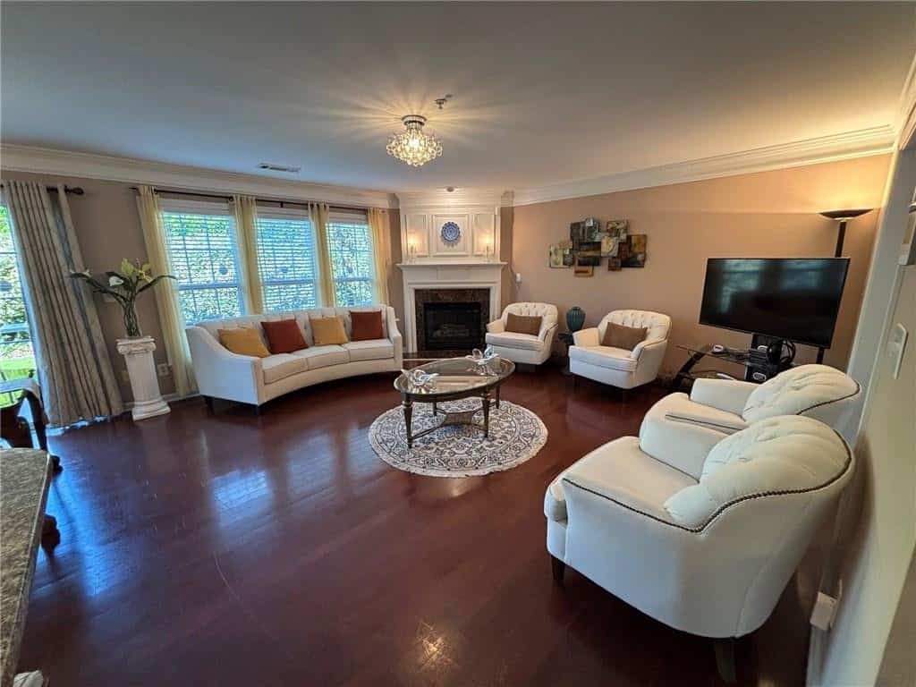 Listing photo 6