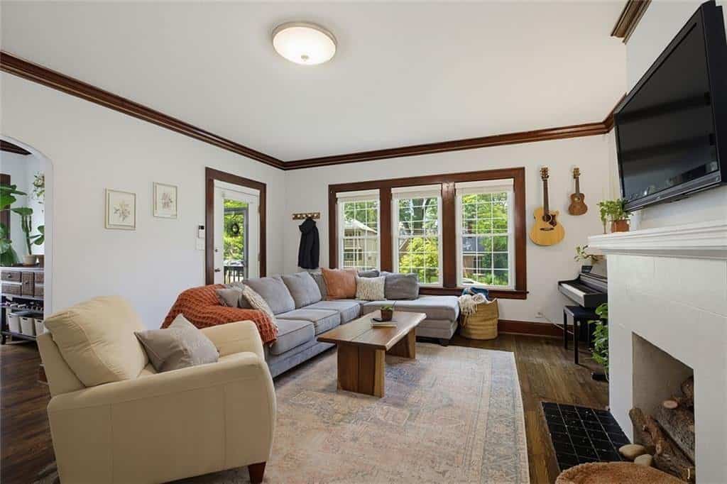 Listing photo 3