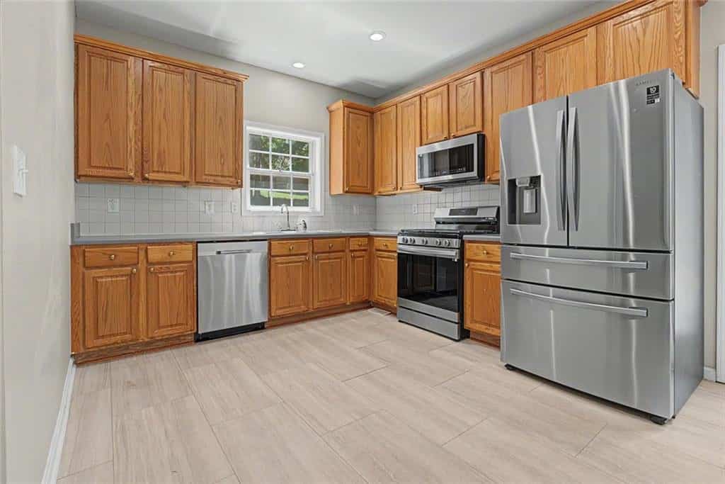 Listing photo 6