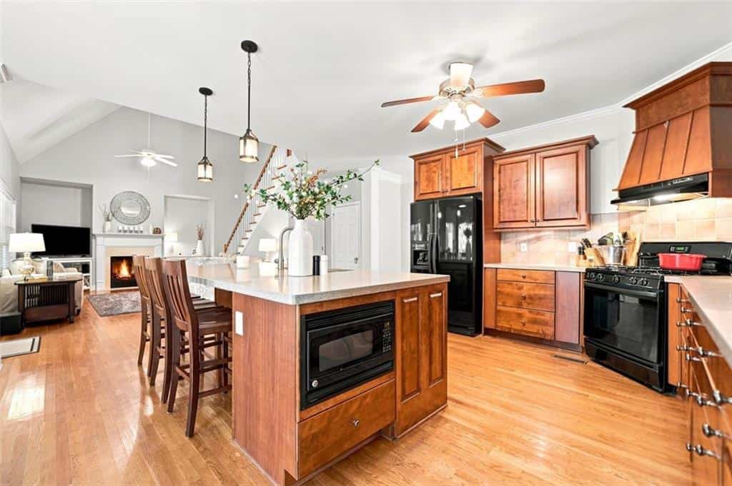 Listing photo 3