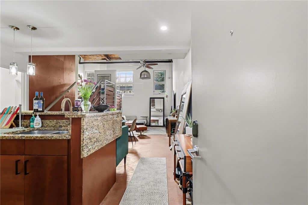 Listing photo 6