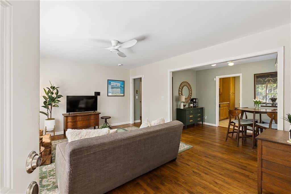 Listing photo 6