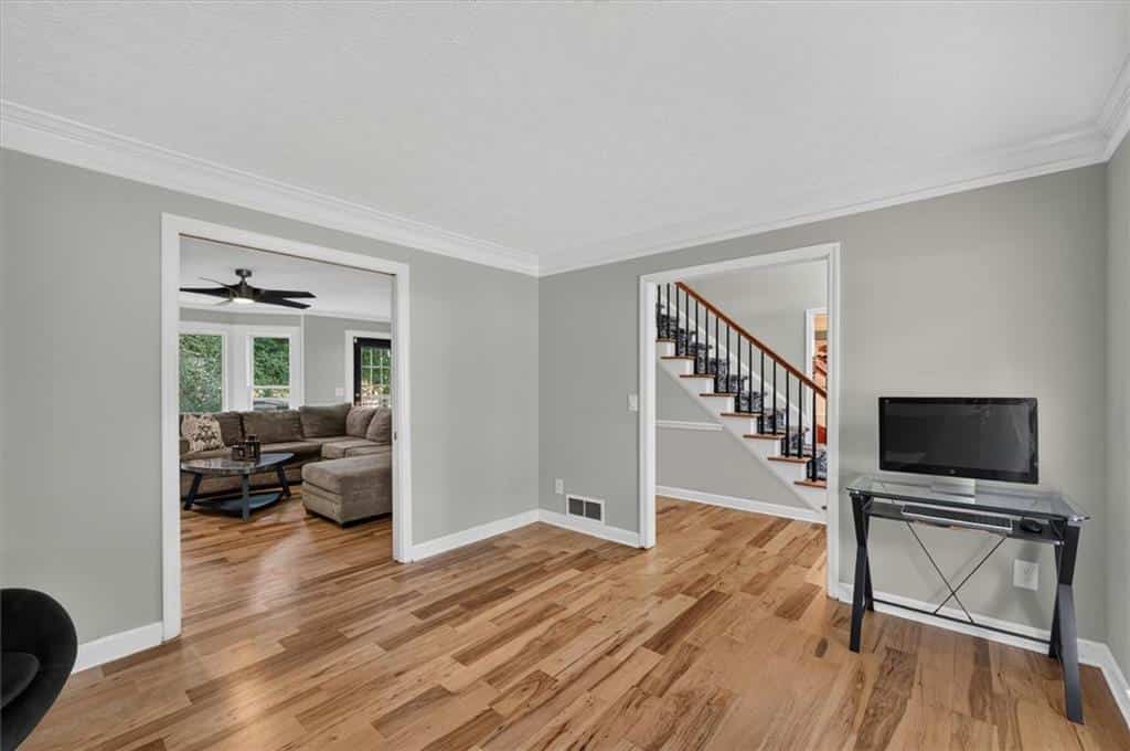 Listing photo 6