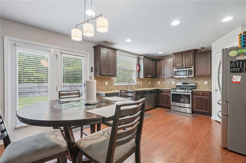 Listing photo 6
