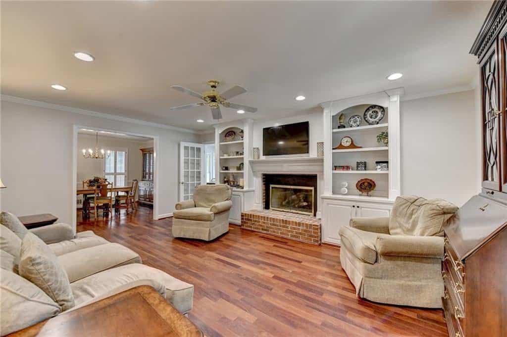 Listing photo 3