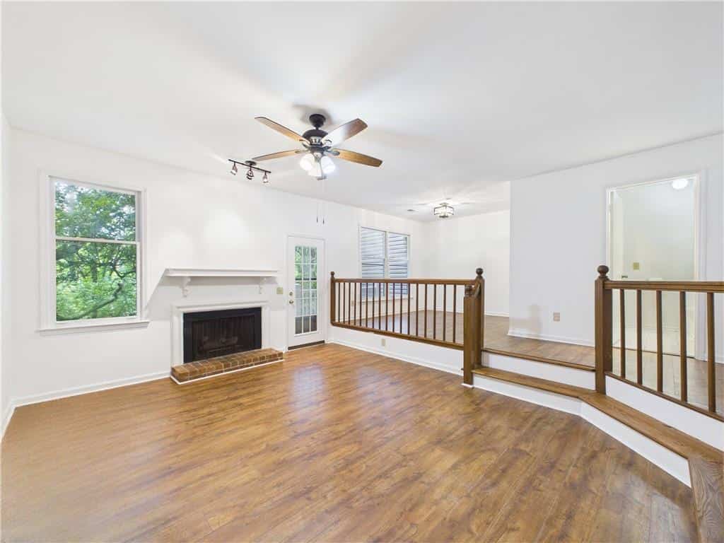 Listing photo 6