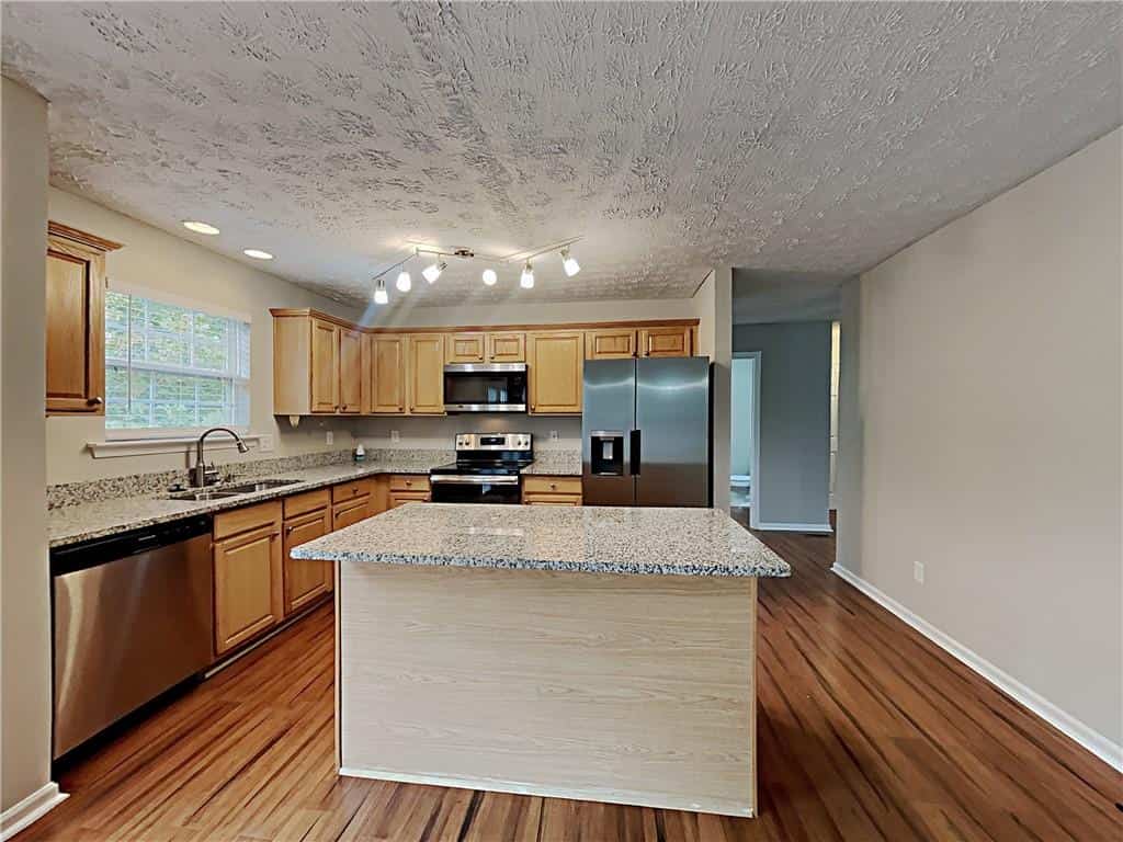 Listing photo 6