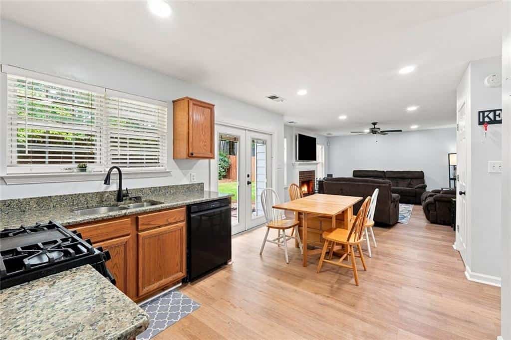 Listing photo 6