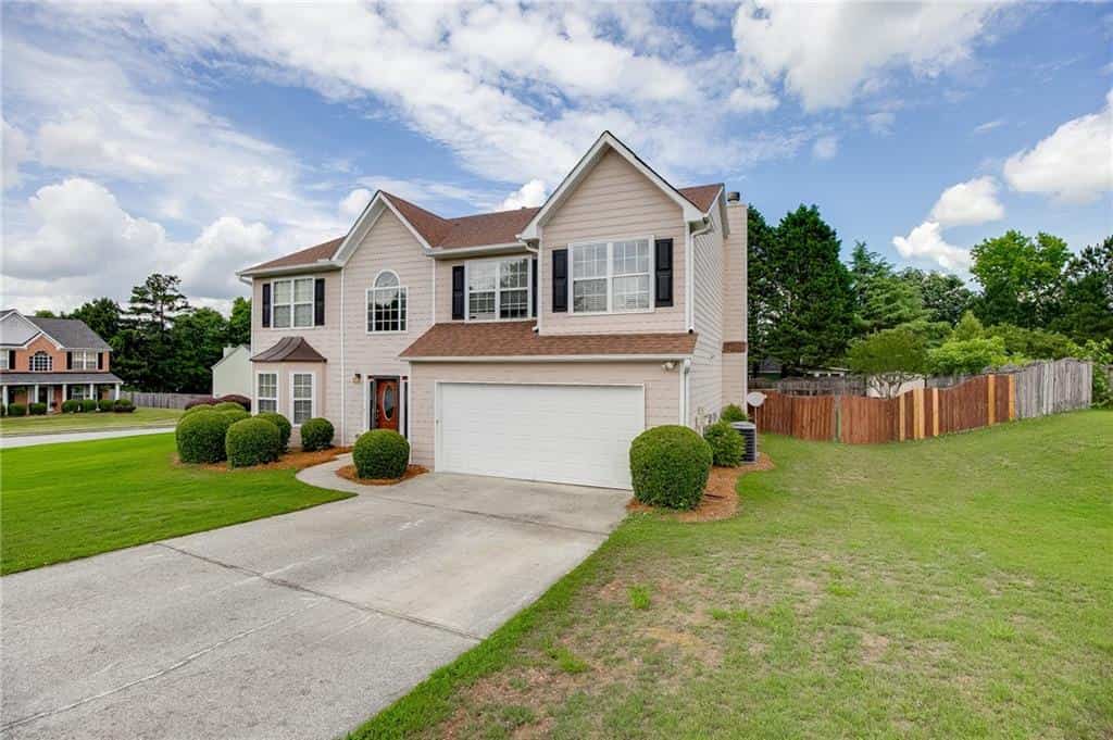 Listing photo 2