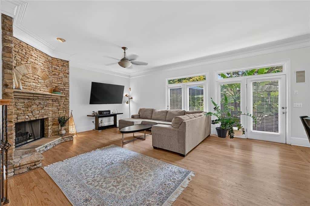 Listing photo 6