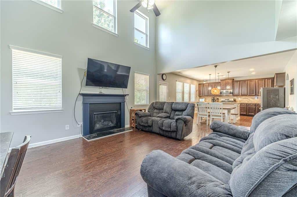 Listing photo 6