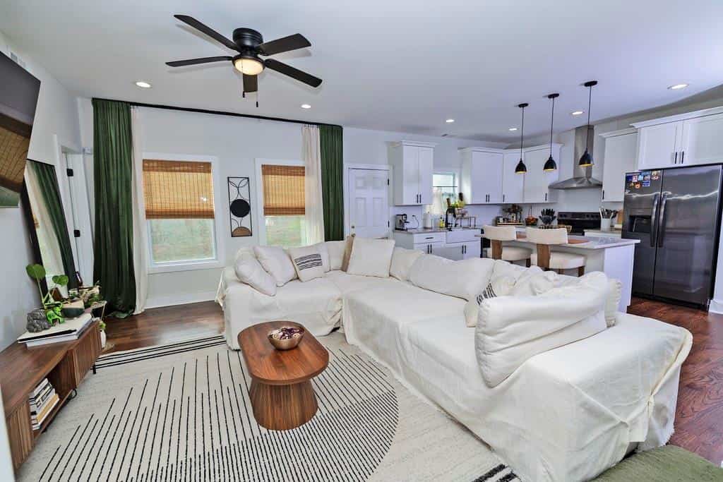 Listing photo 6