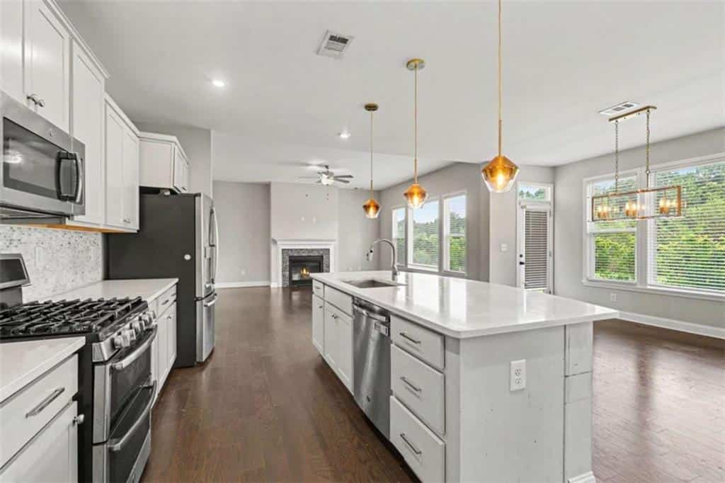 Listing photo 6
