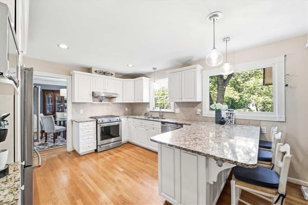 Listing photo 6