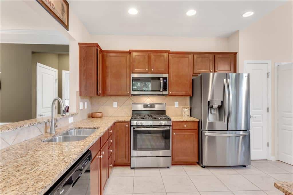Listing photo 6