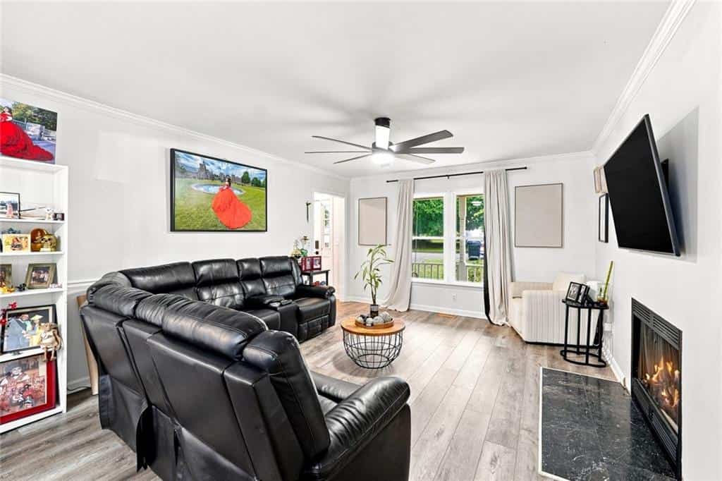 Listing photo 6