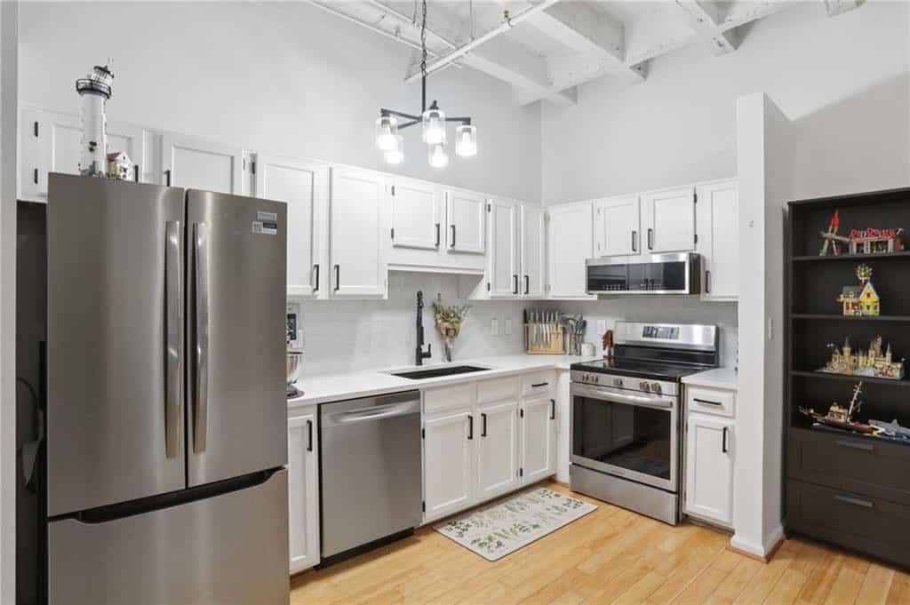 Listing photo 6