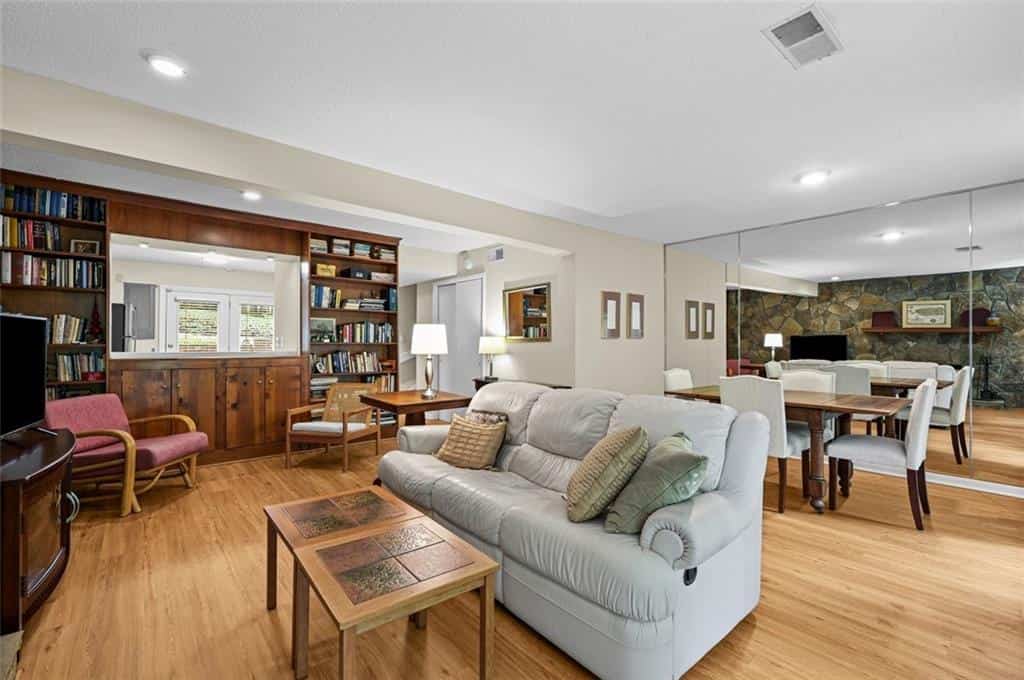 Listing photo 6