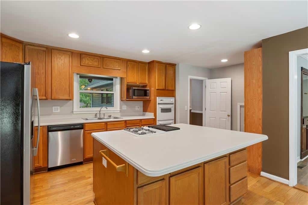 Listing photo 6