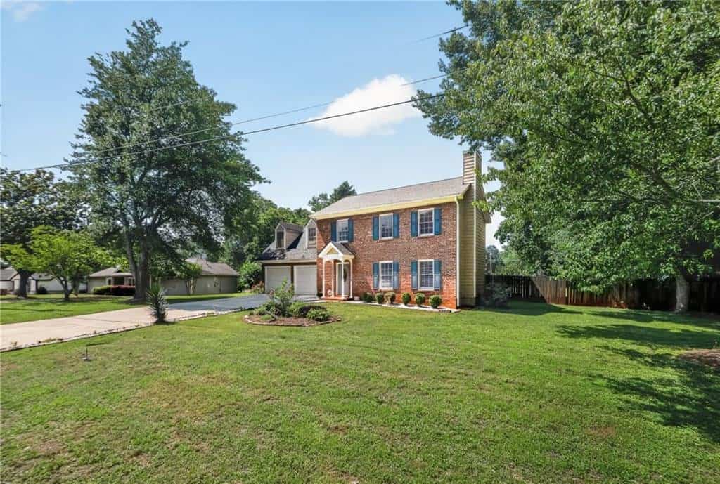 Listing photo 3