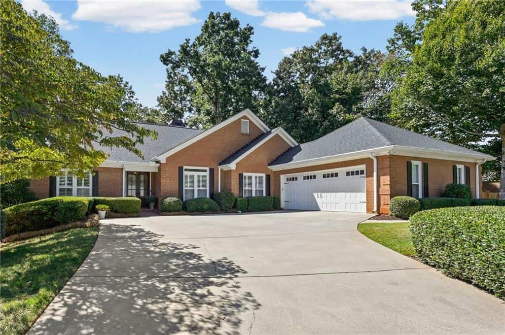 1010 Brooksglen Drive, Roswell, GA 30075