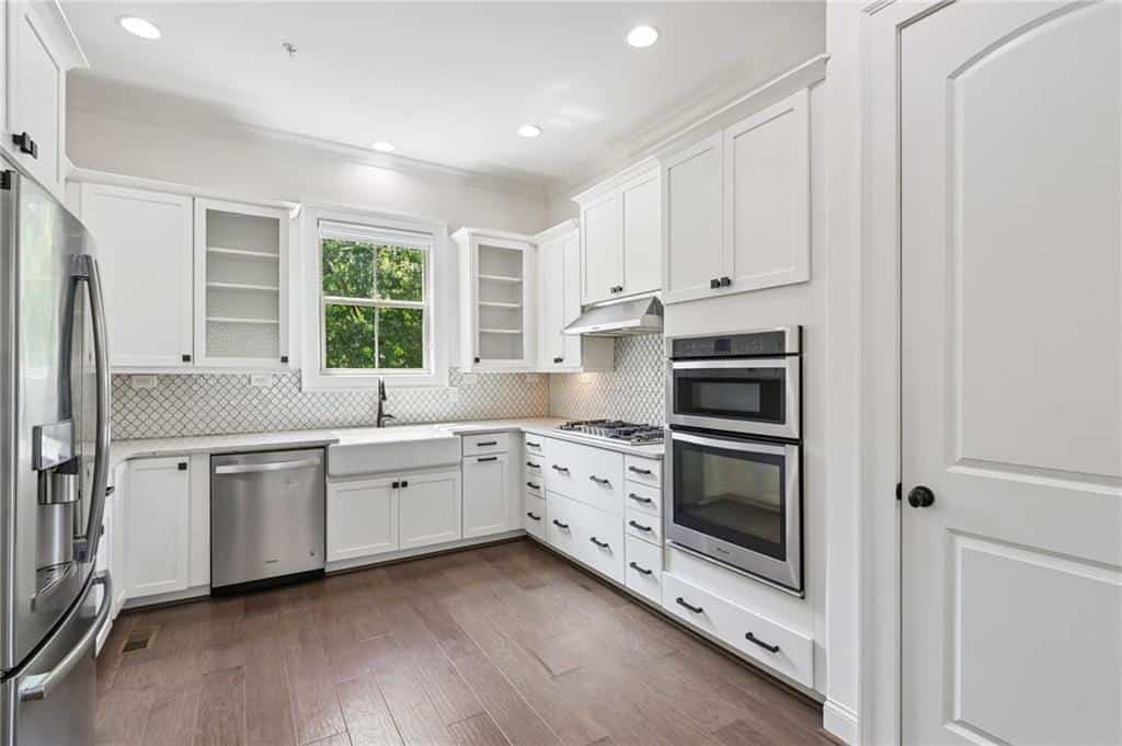Listing photo 6