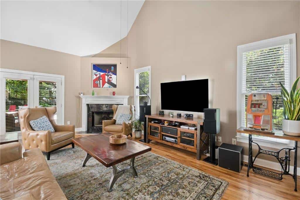 Listing photo 6