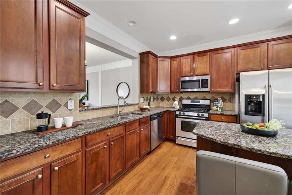 Listing photo 6