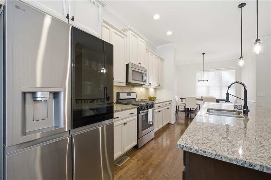 Listing photo 3