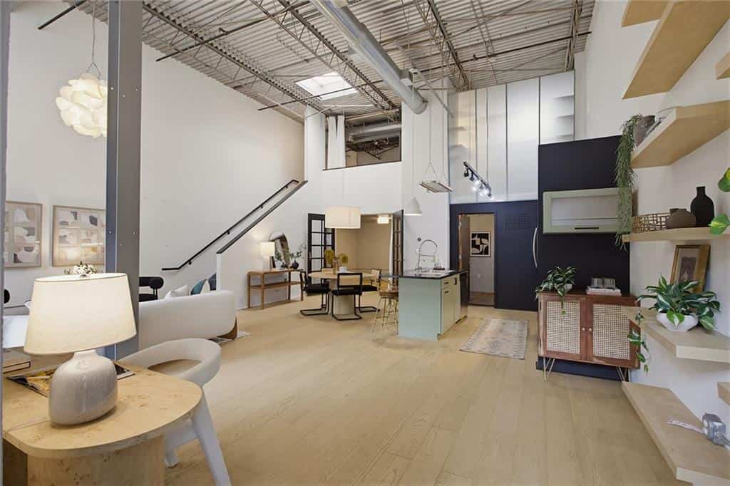 Listing photo 2