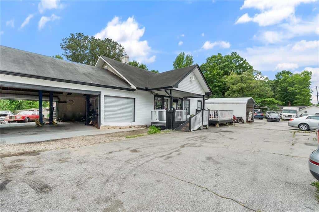 Listing photo 2