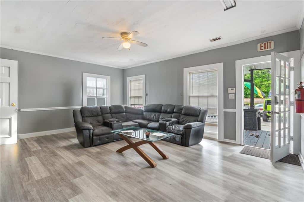 Listing photo 6