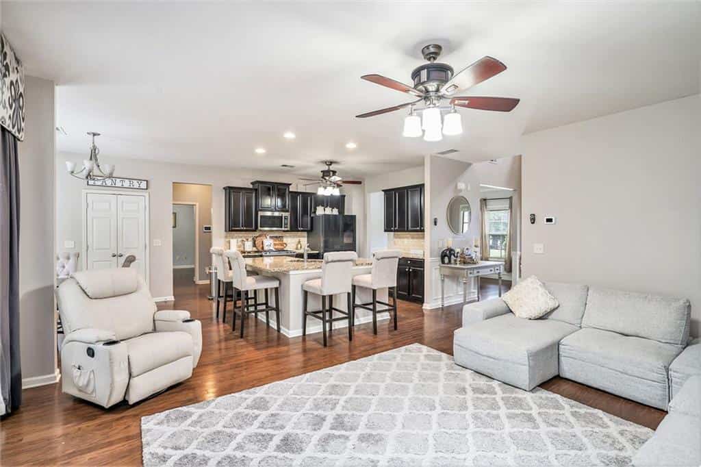 Listing photo 6