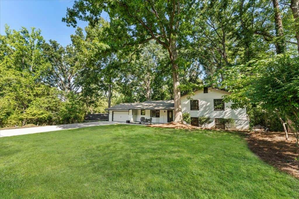 1606 E Nancy Creek Drive, Brookhaven, GA 30319