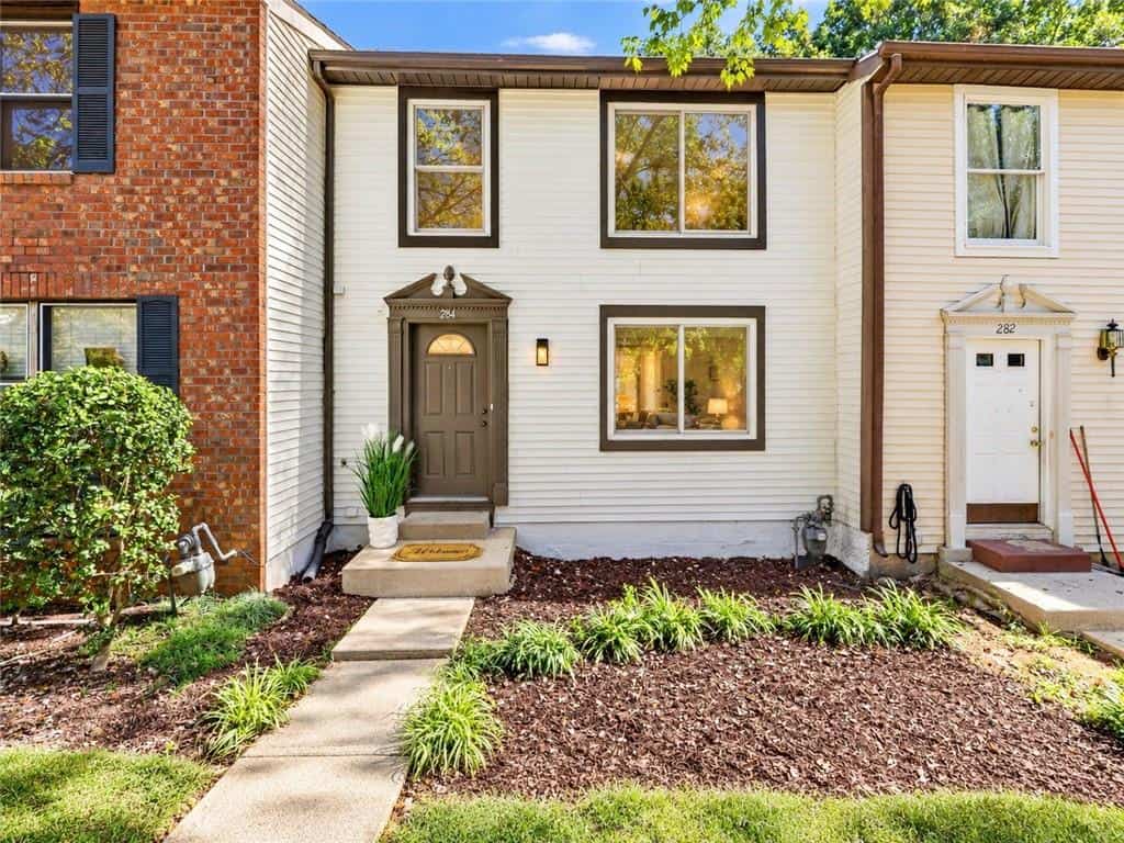 284 Roswell Commons Circle, Roswell, GA 30076