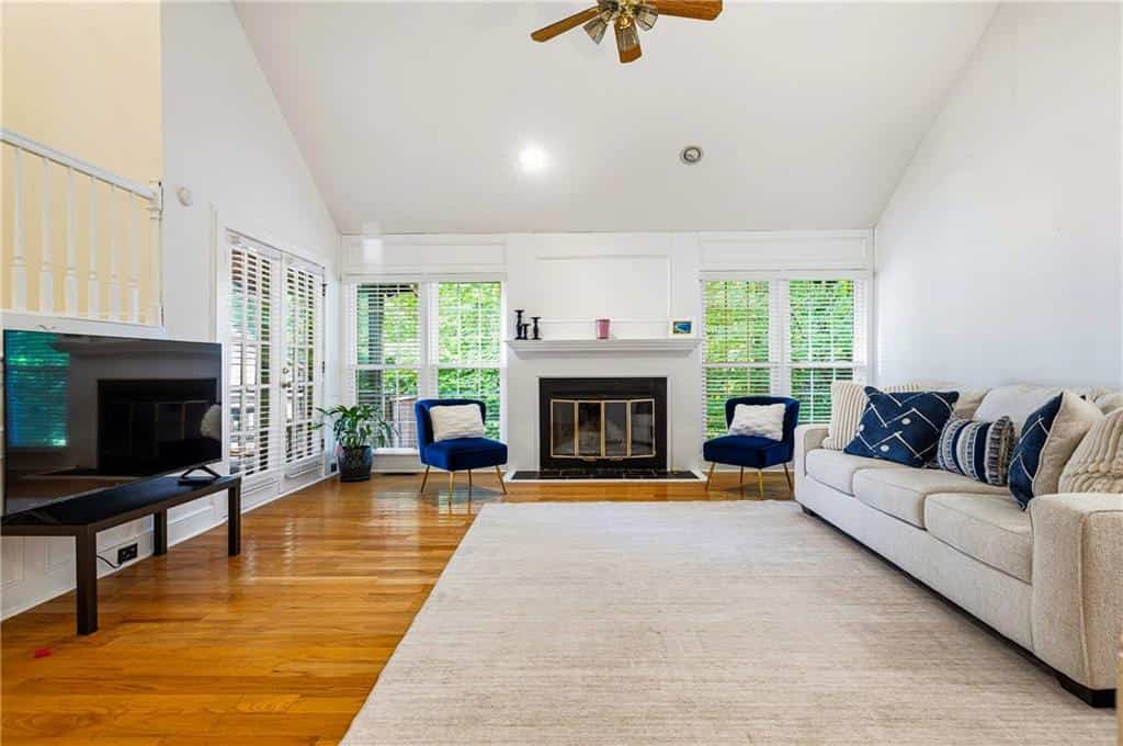Listing photo 6