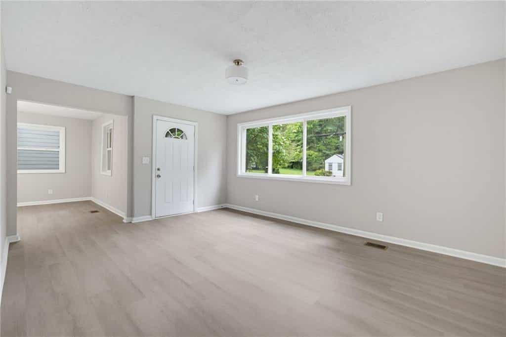 Listing photo 6