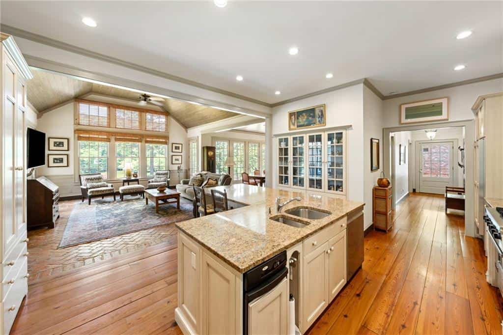 Listing photo 6